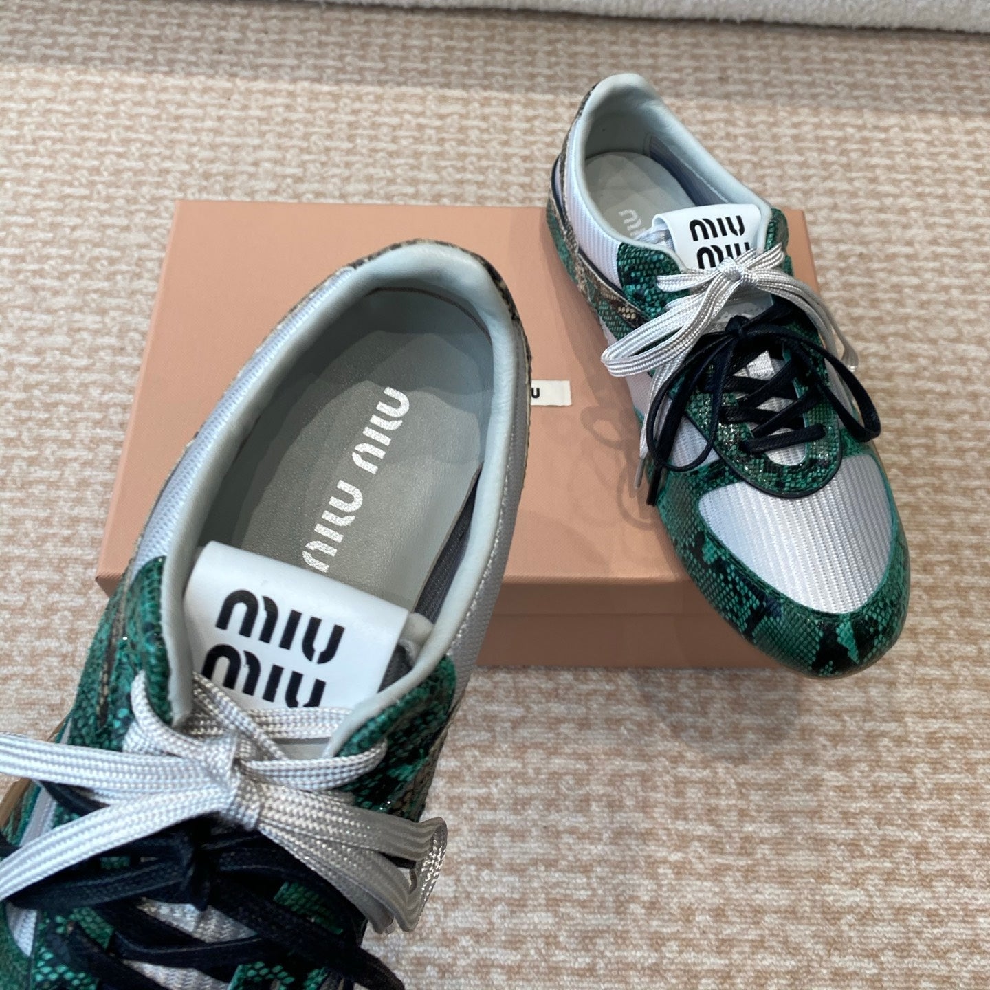 M-Sneakers