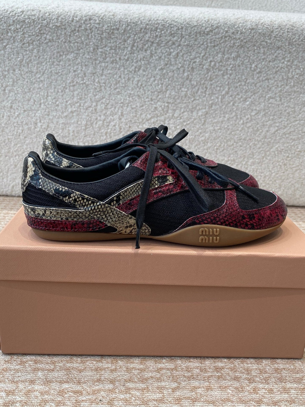 M-Sneakers