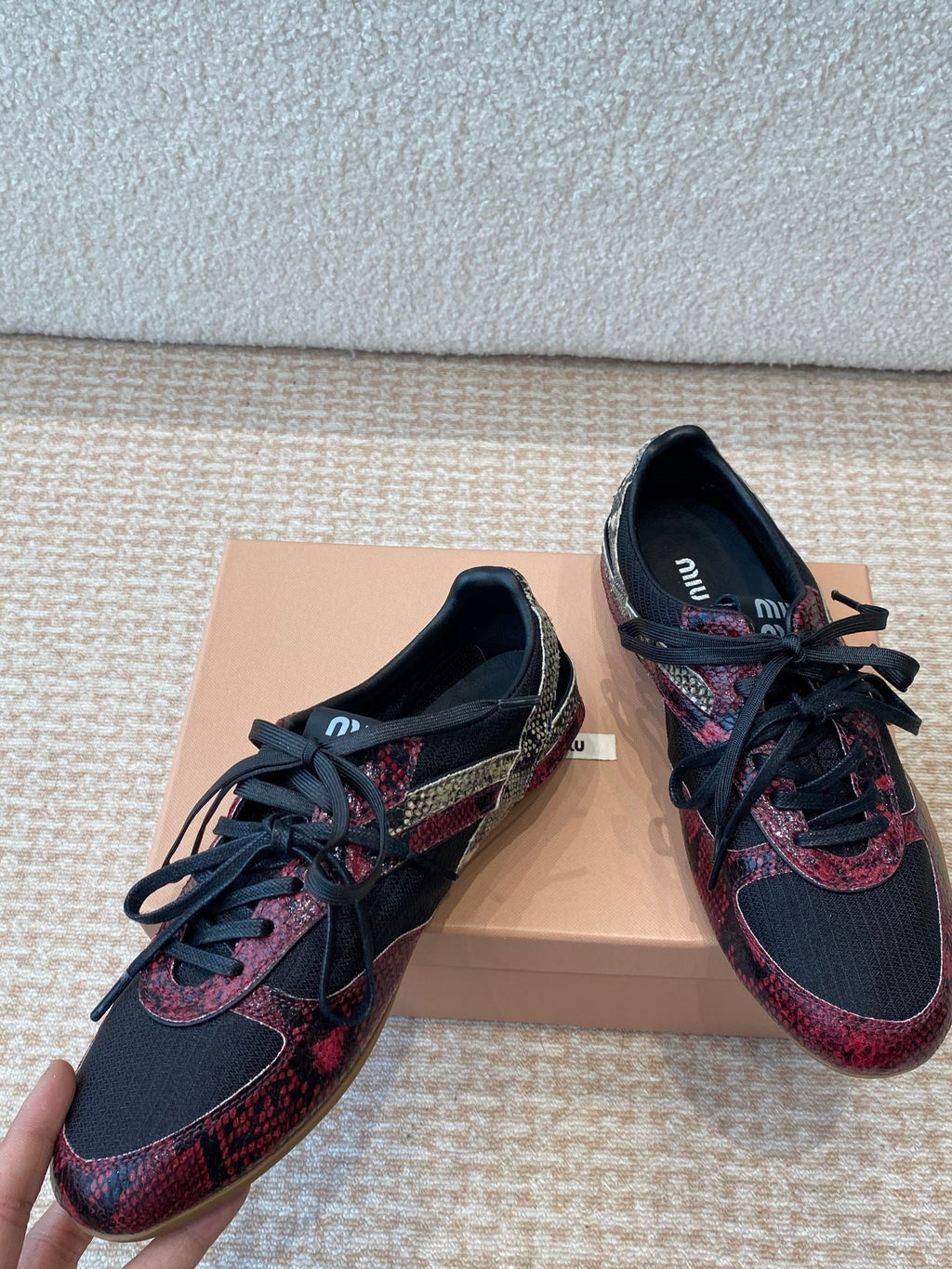 M-Sneakers