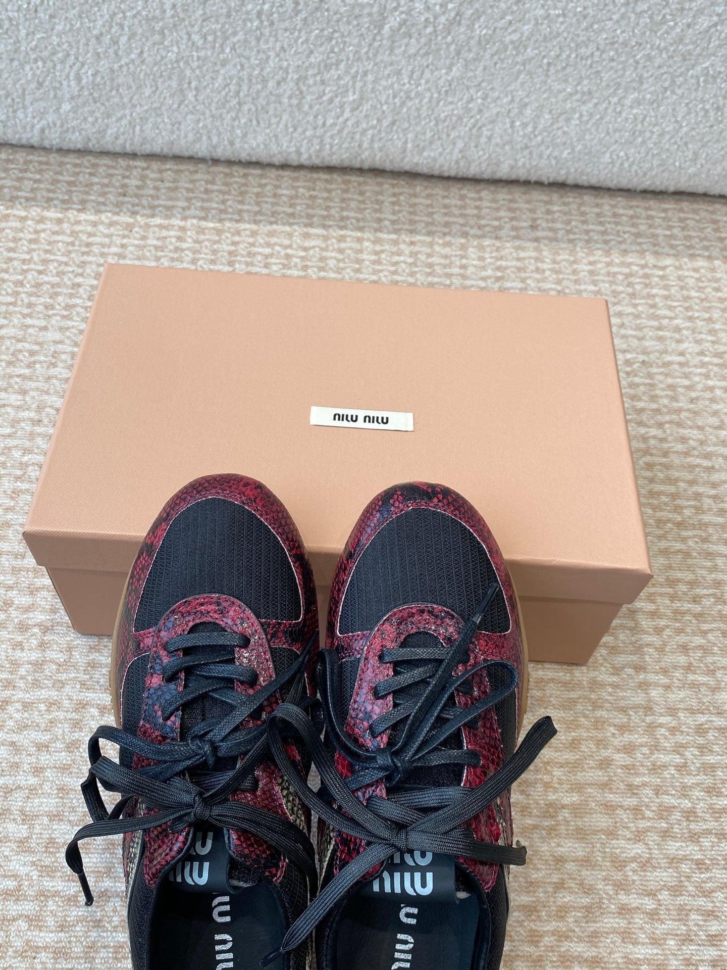 M-Sneakers
