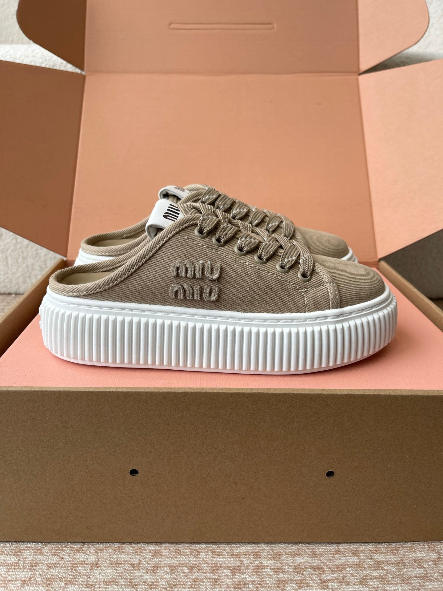 M-Sneakers