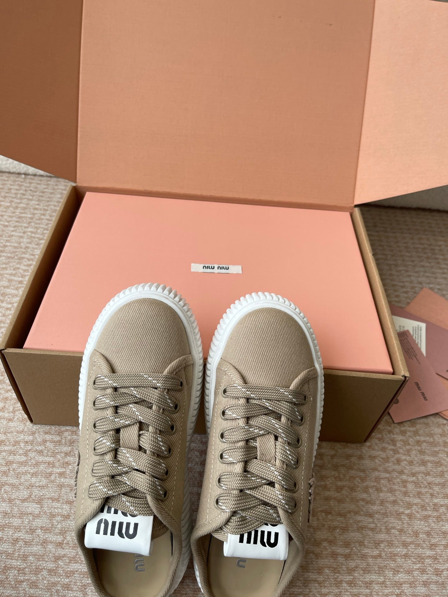 M-Sneakers