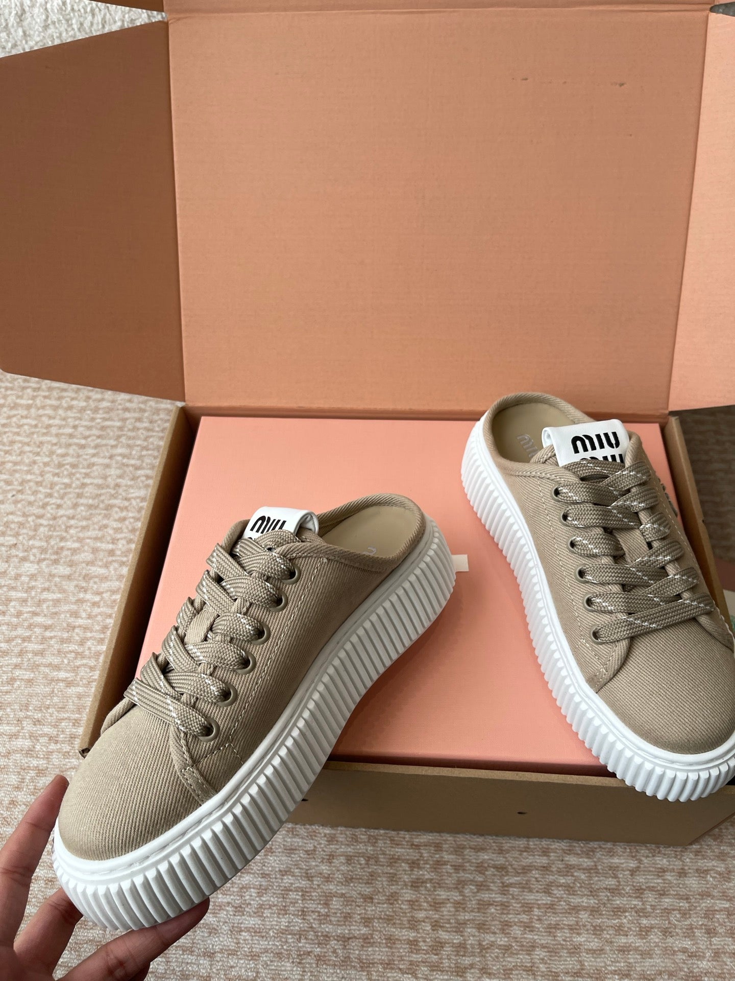 M-Sneakers