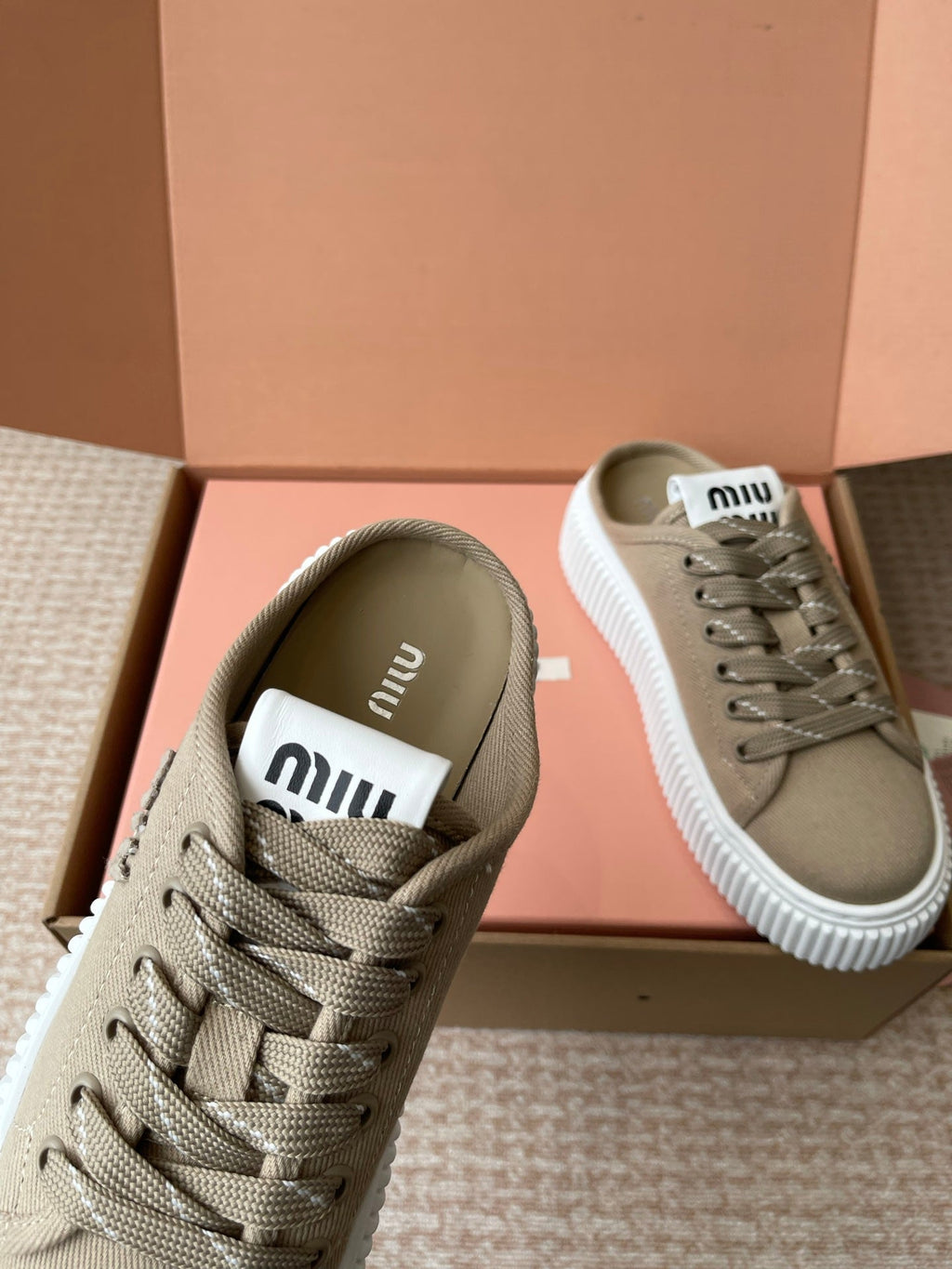 M-Sneakers