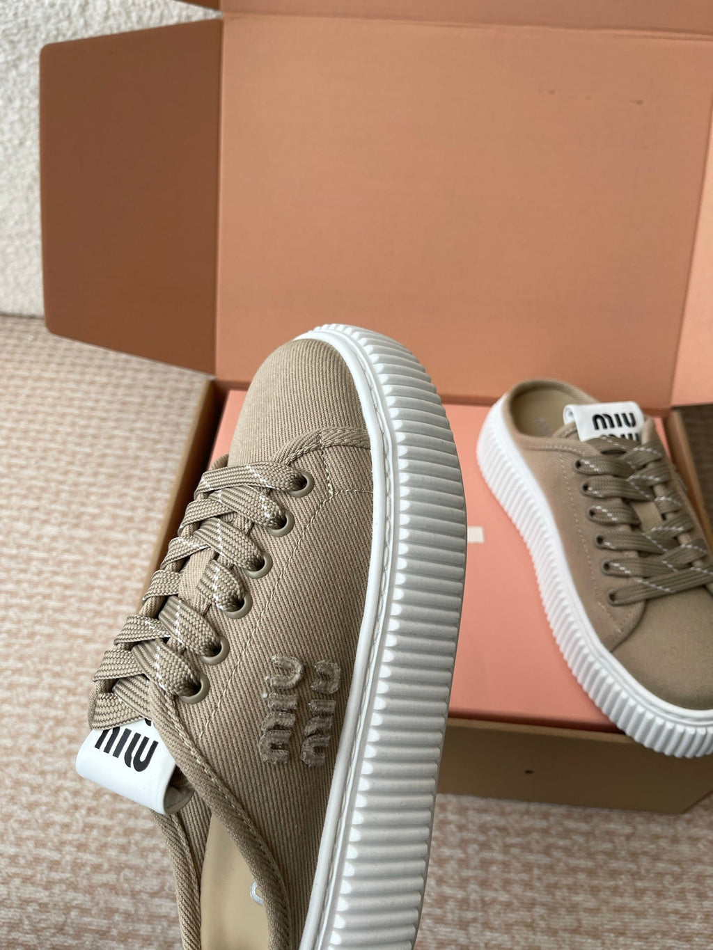 M-Sneakers