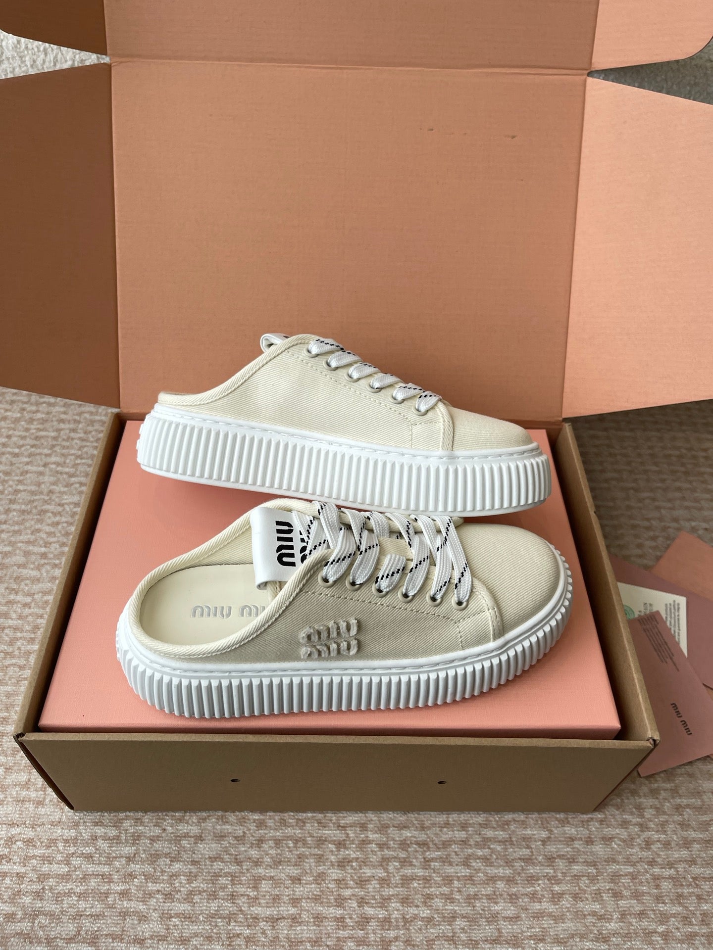 M-Sneakers
