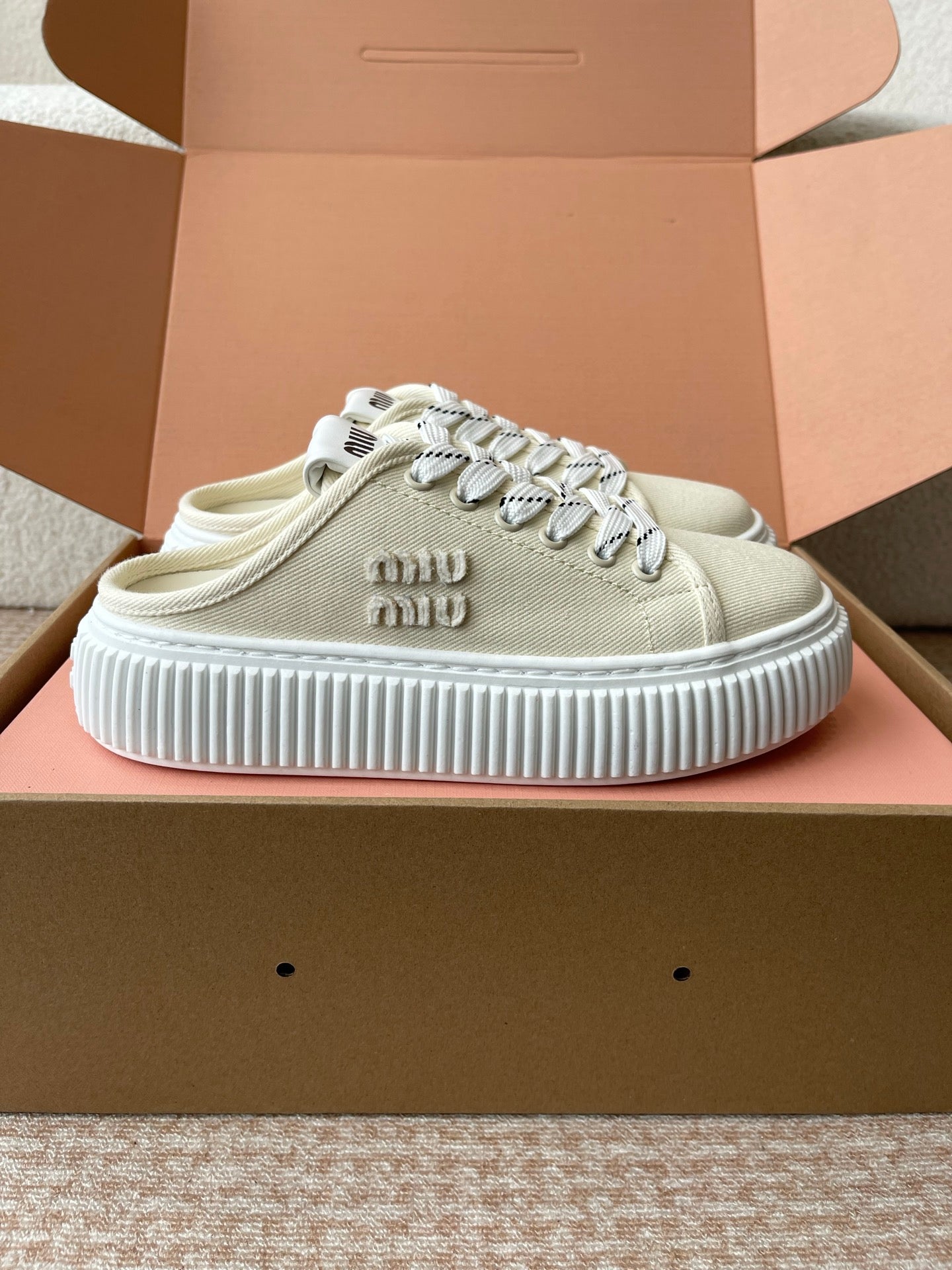 M-Sneakers