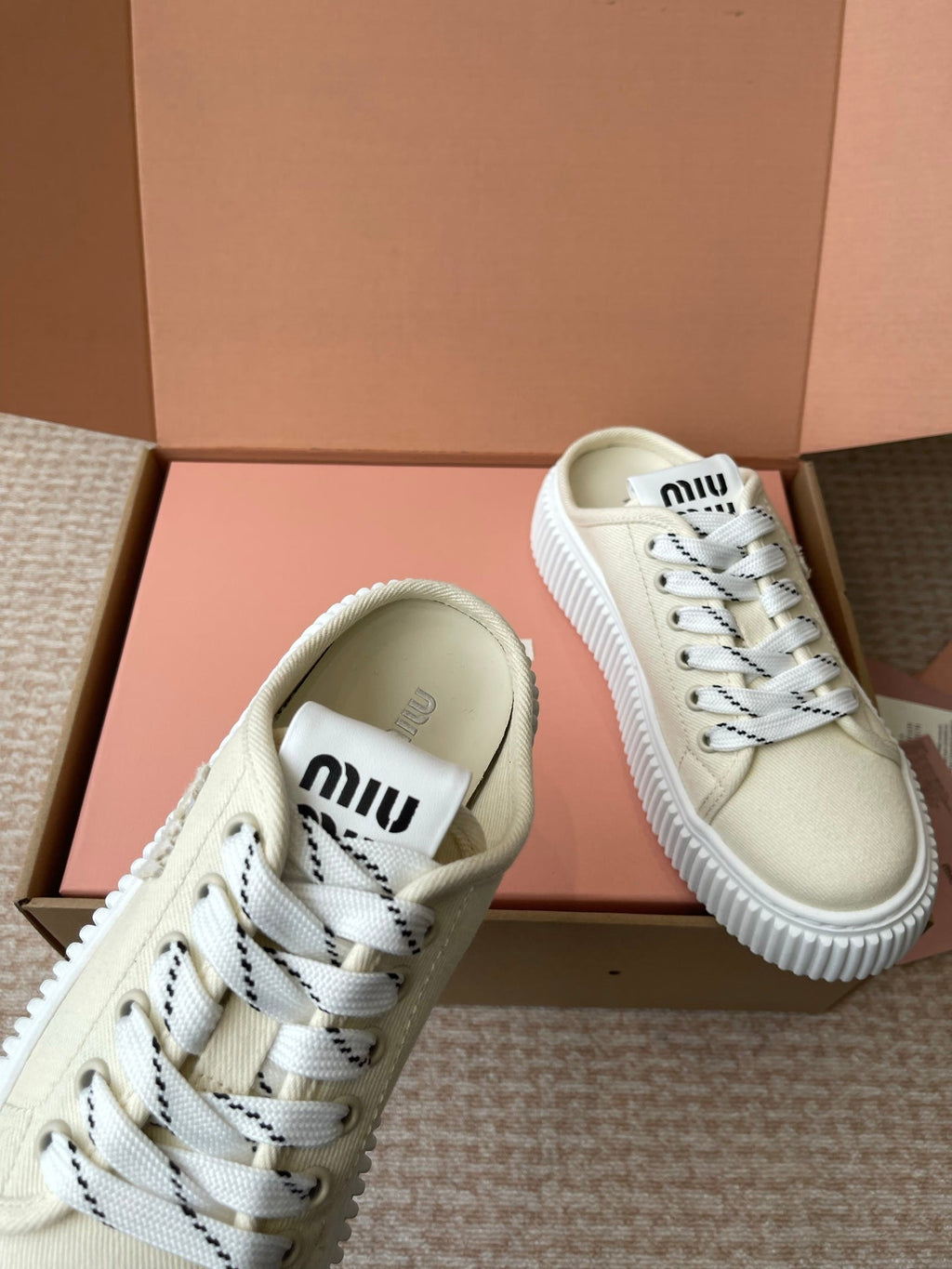 M-Sneakers