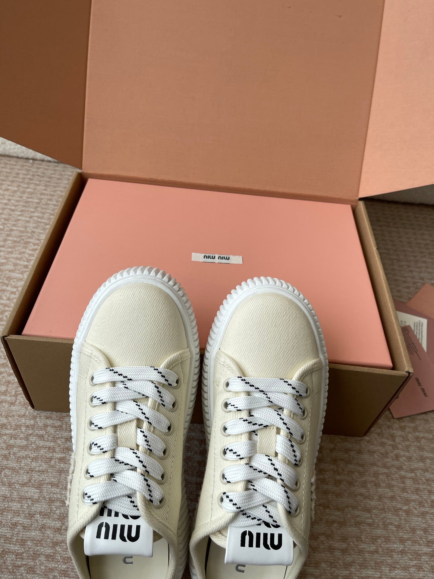M-Sneakers