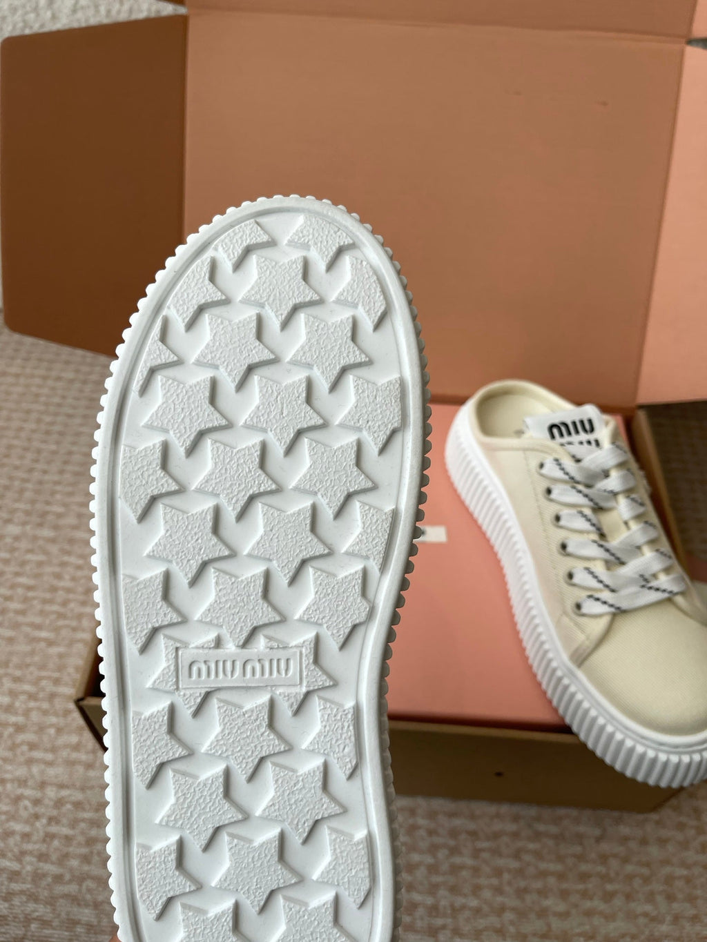 M-Sneakers