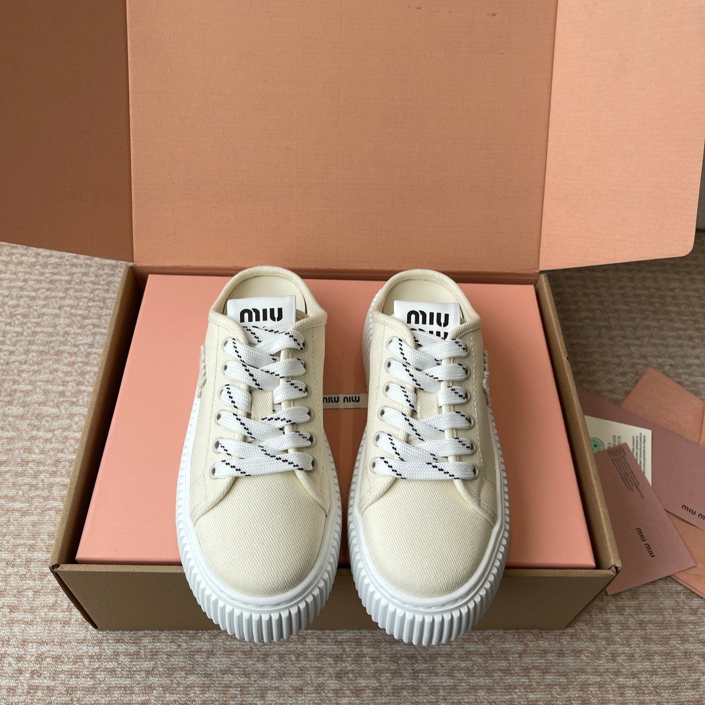 M-Sneakers