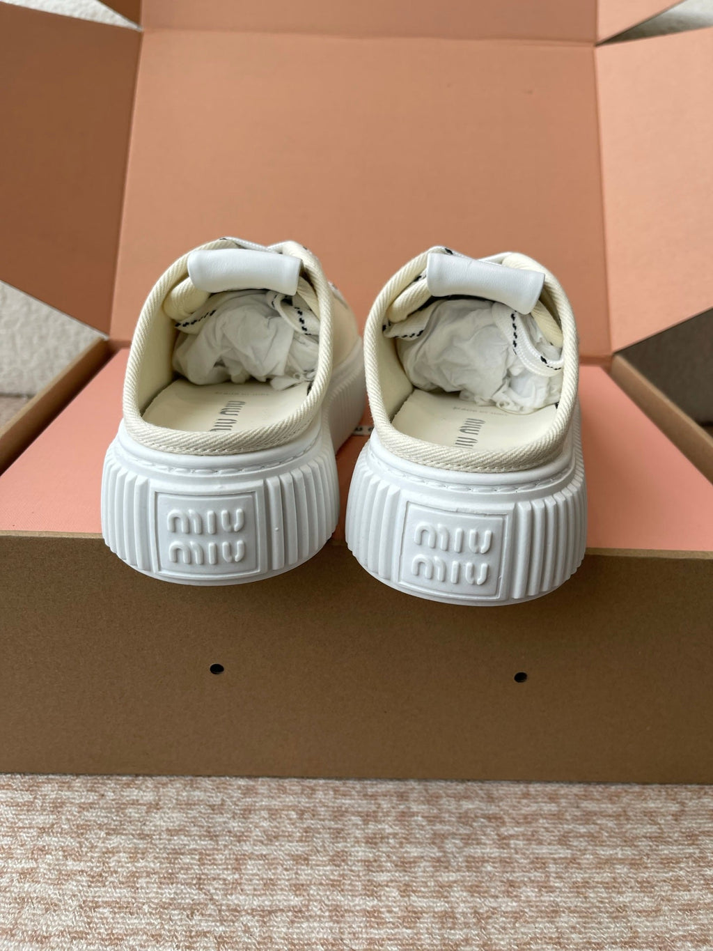 M-Sneakers
