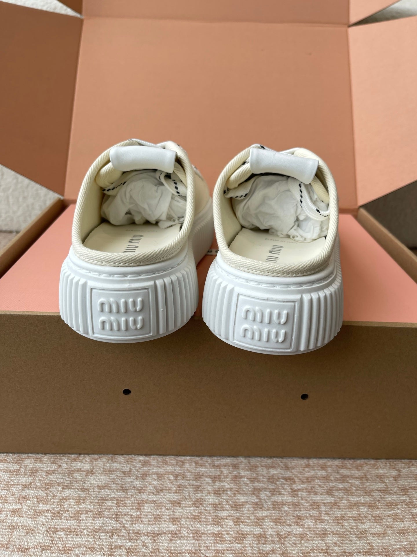 M-Sneakers