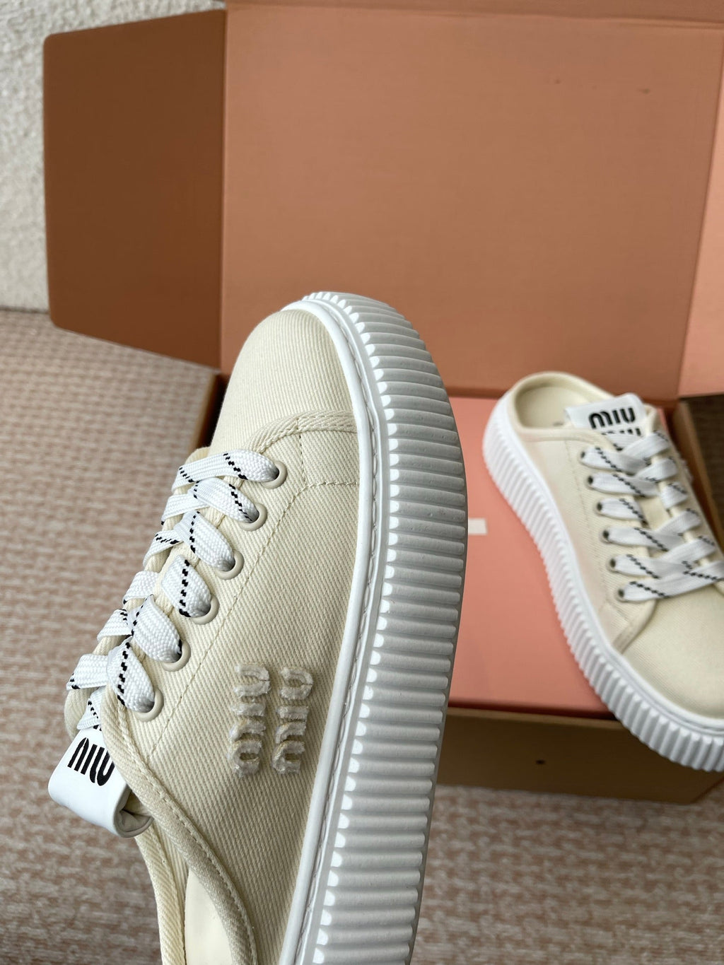 M-Sneakers