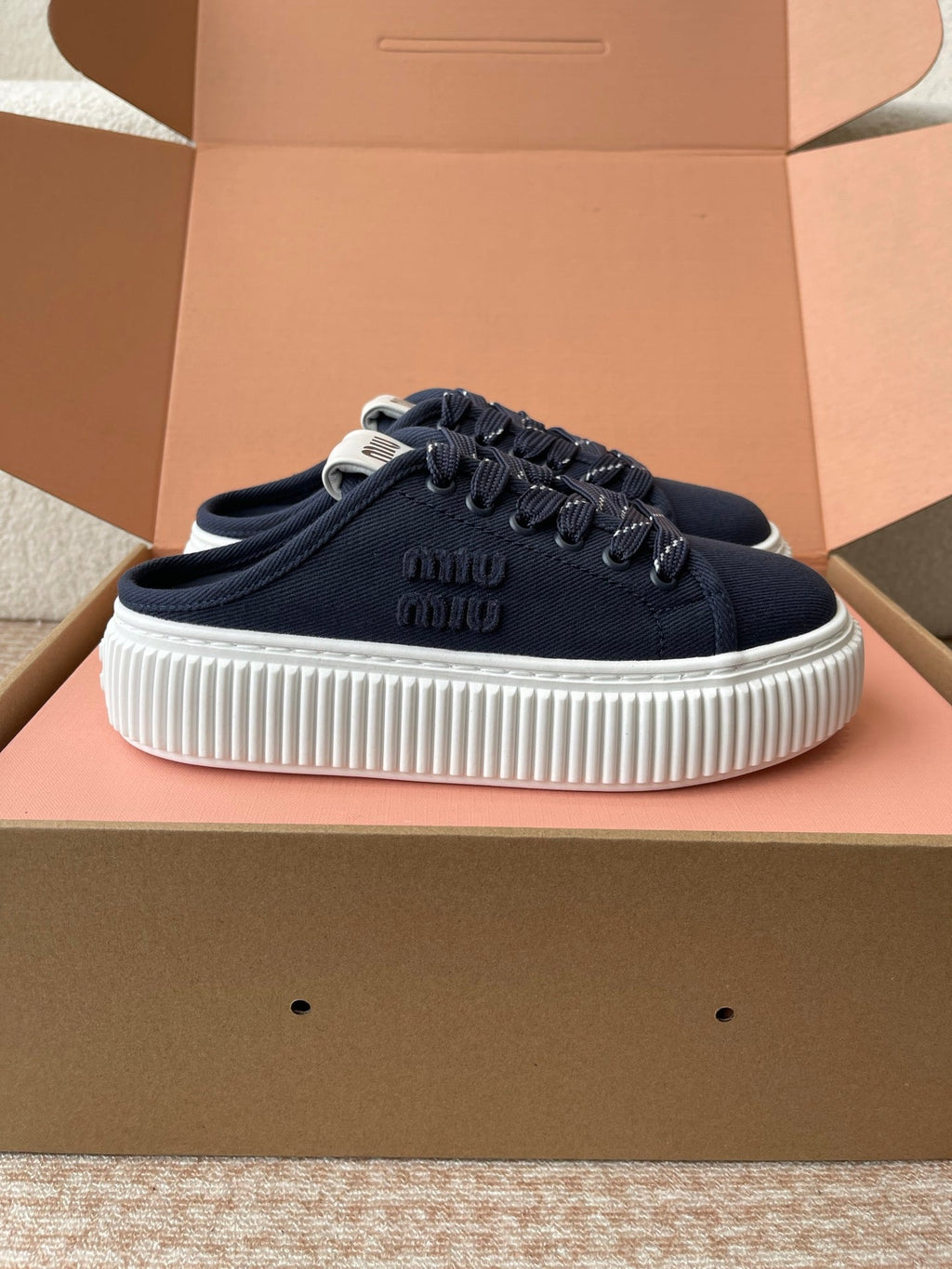 M-Sneakers