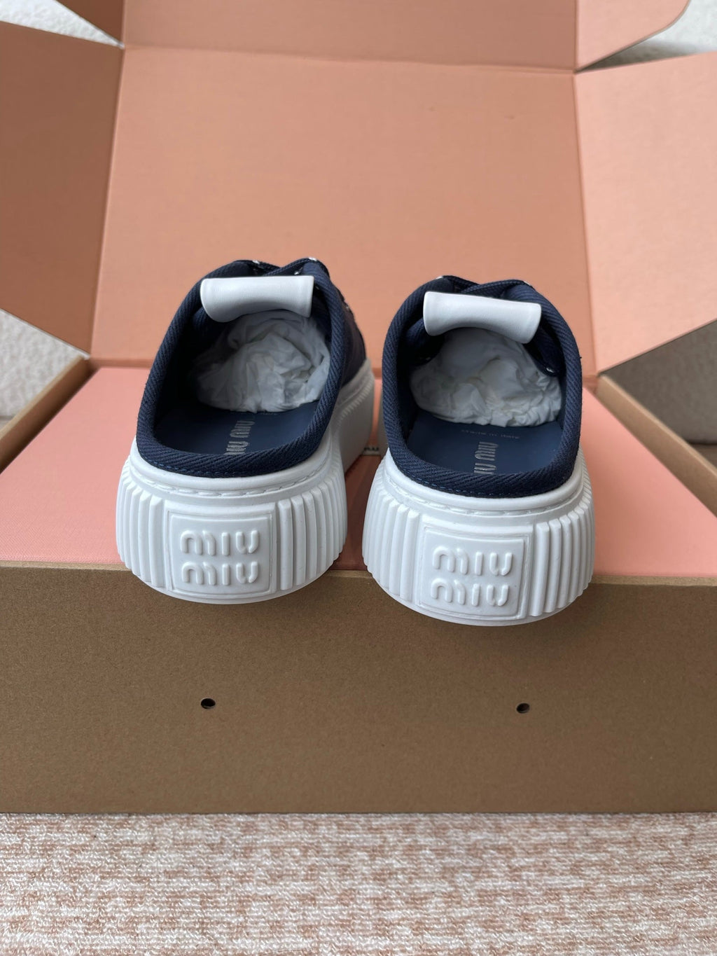 M-Sneakers