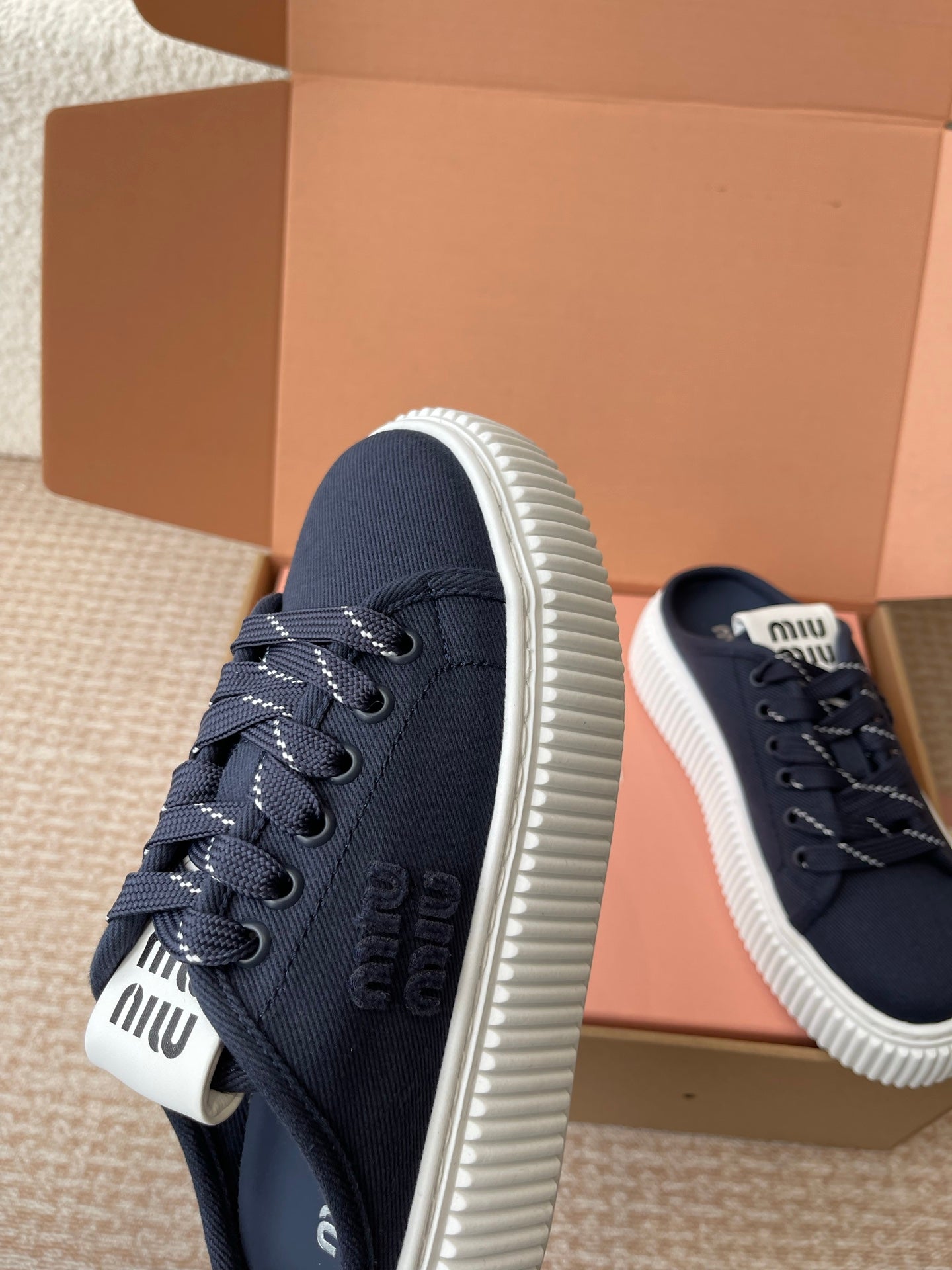 M-Sneakers