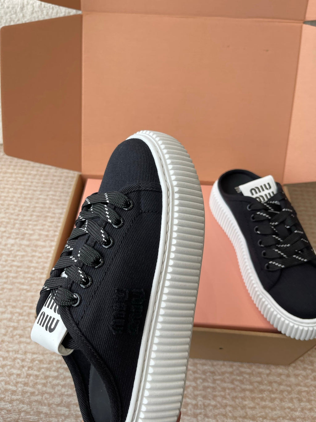 M-Sneakers