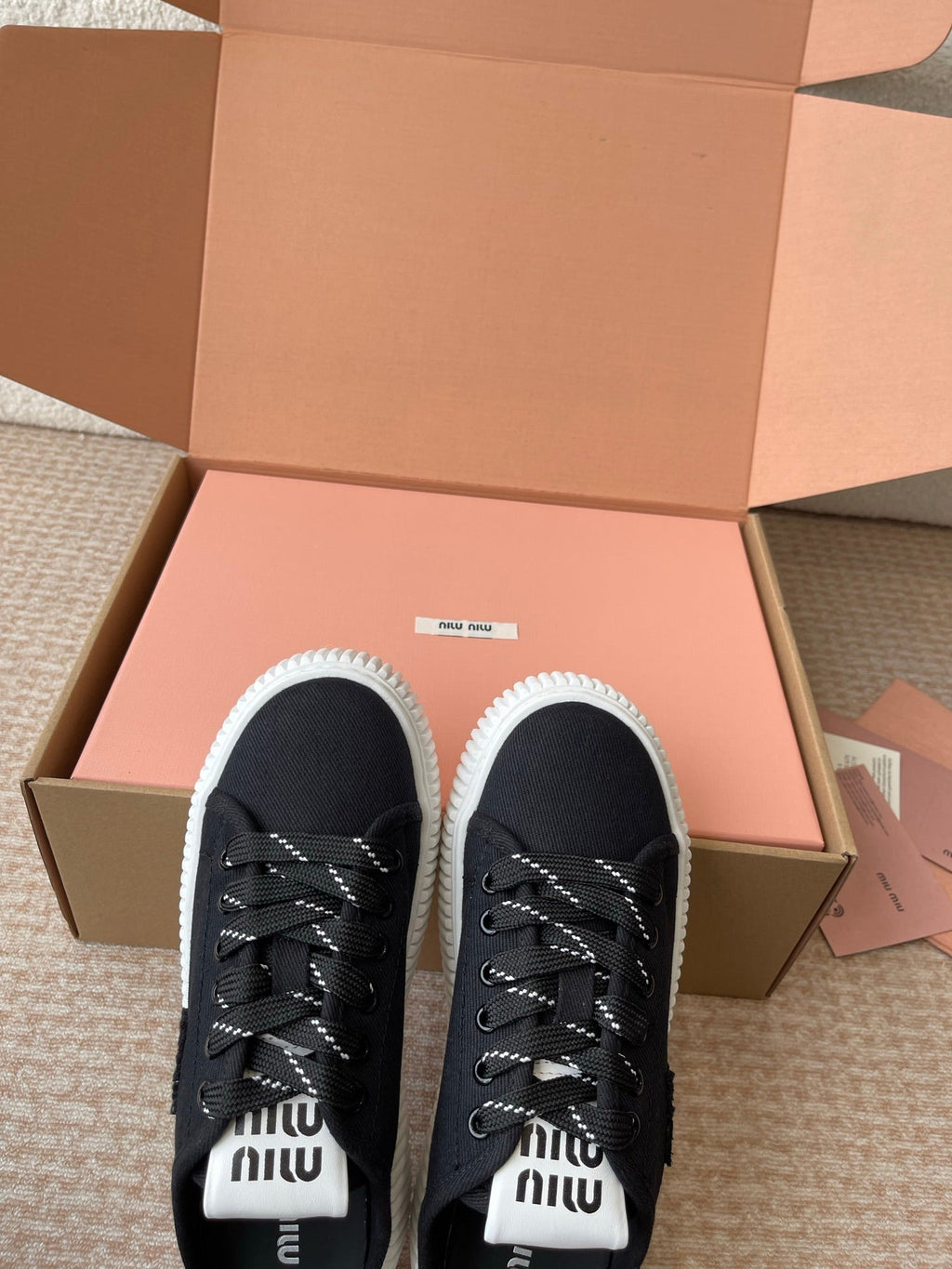 M-Sneakers