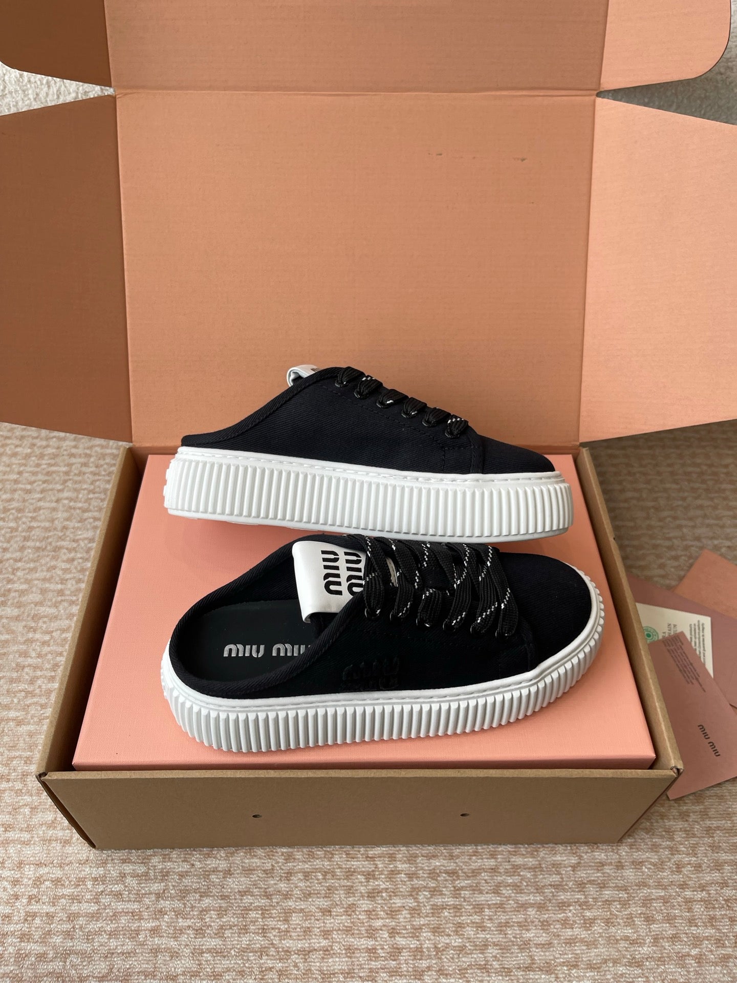 M-Sneakers