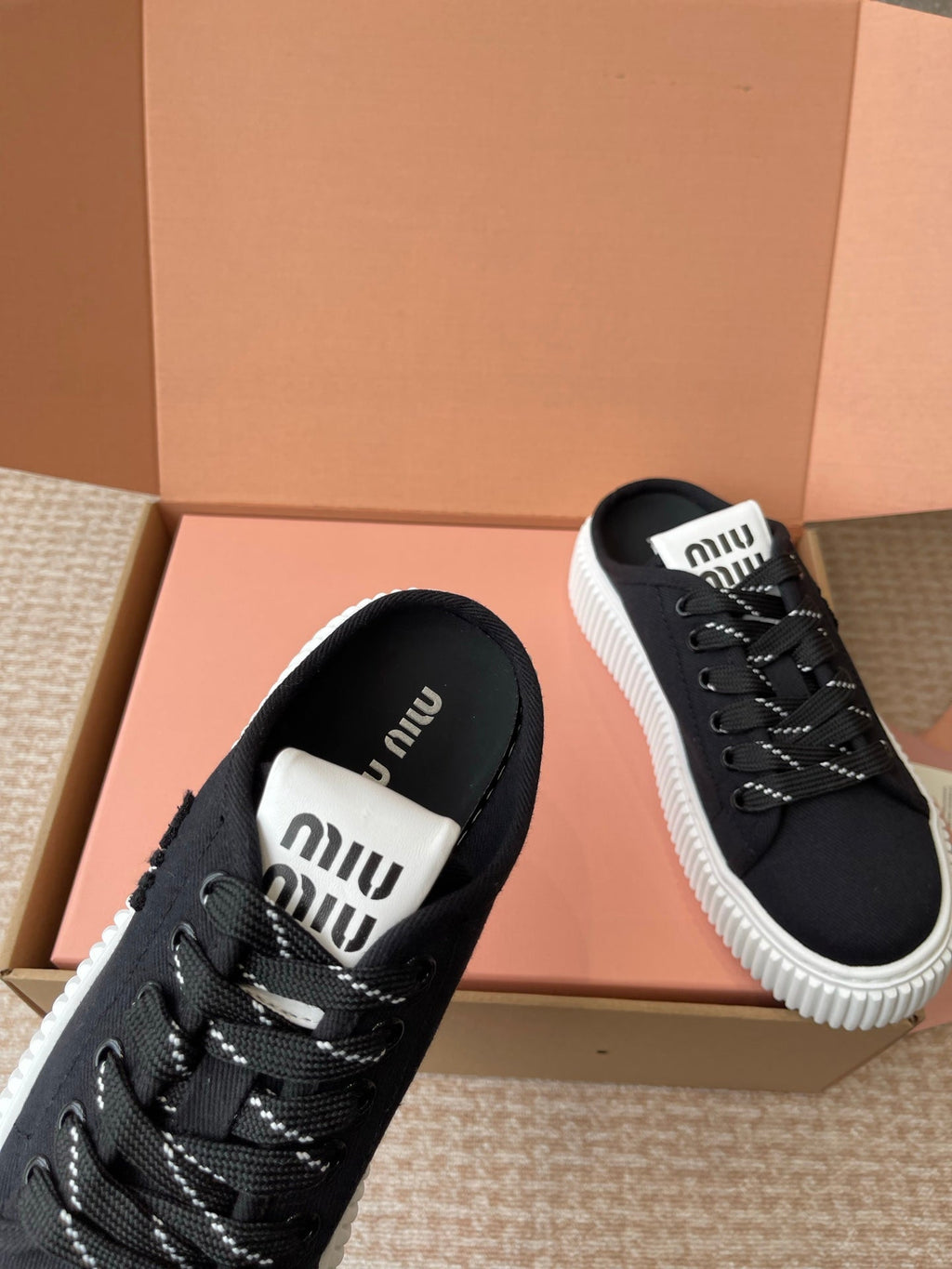 M-Sneakers