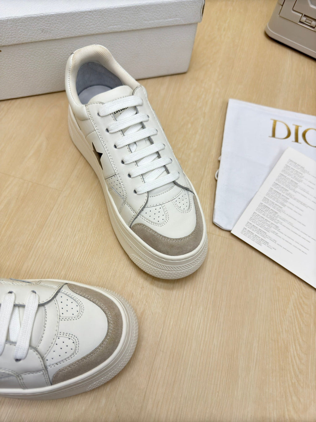 D-Sneakers