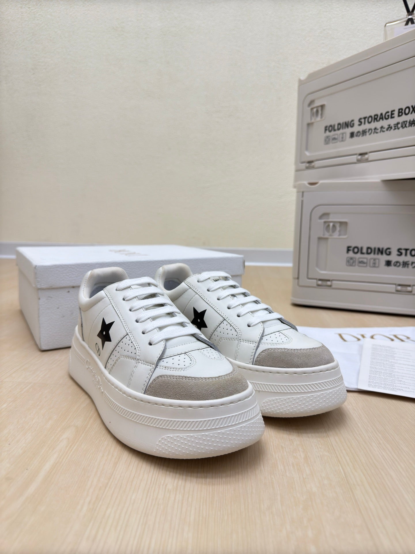 D-Sneakers