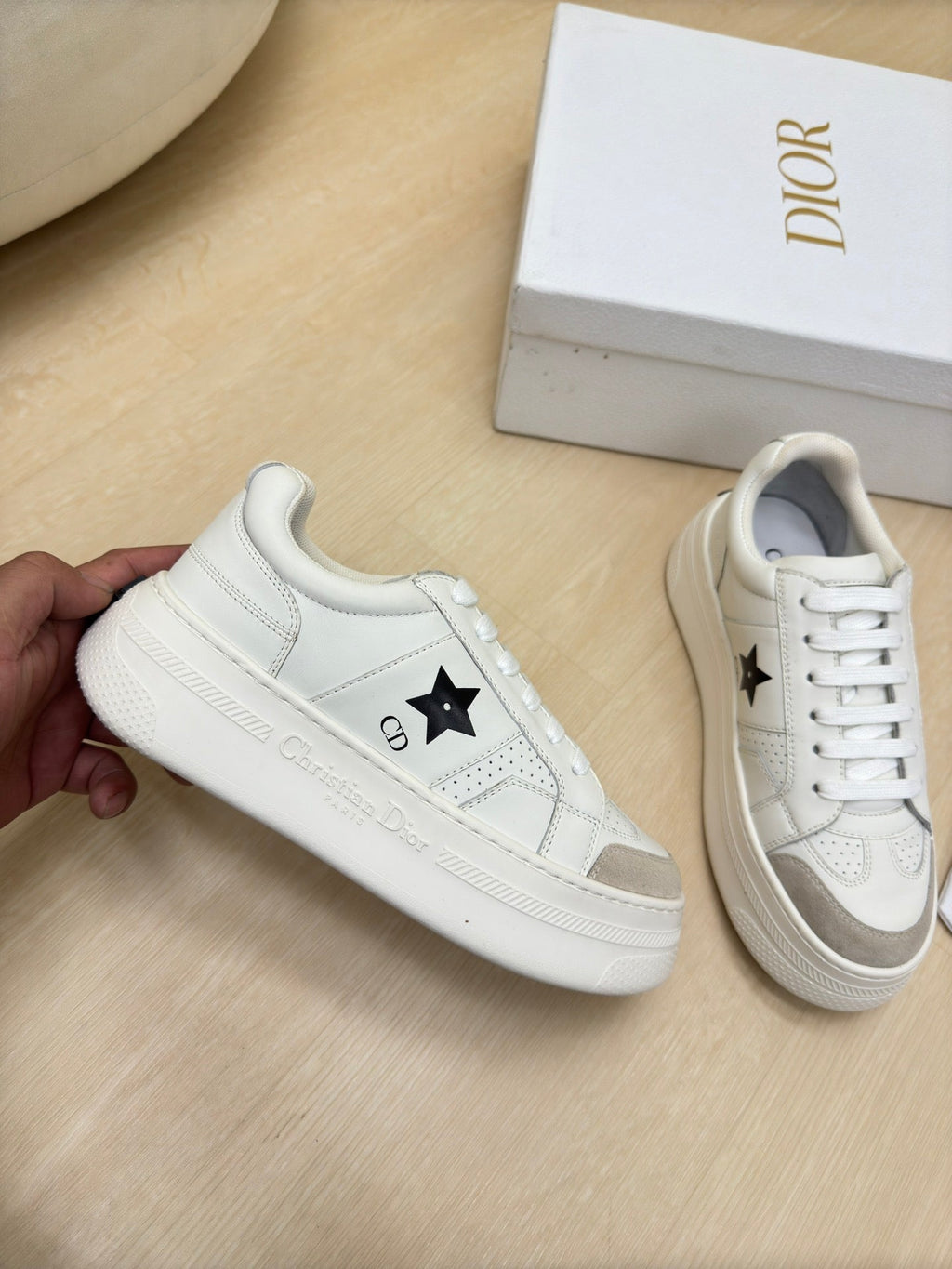D-Sneakers