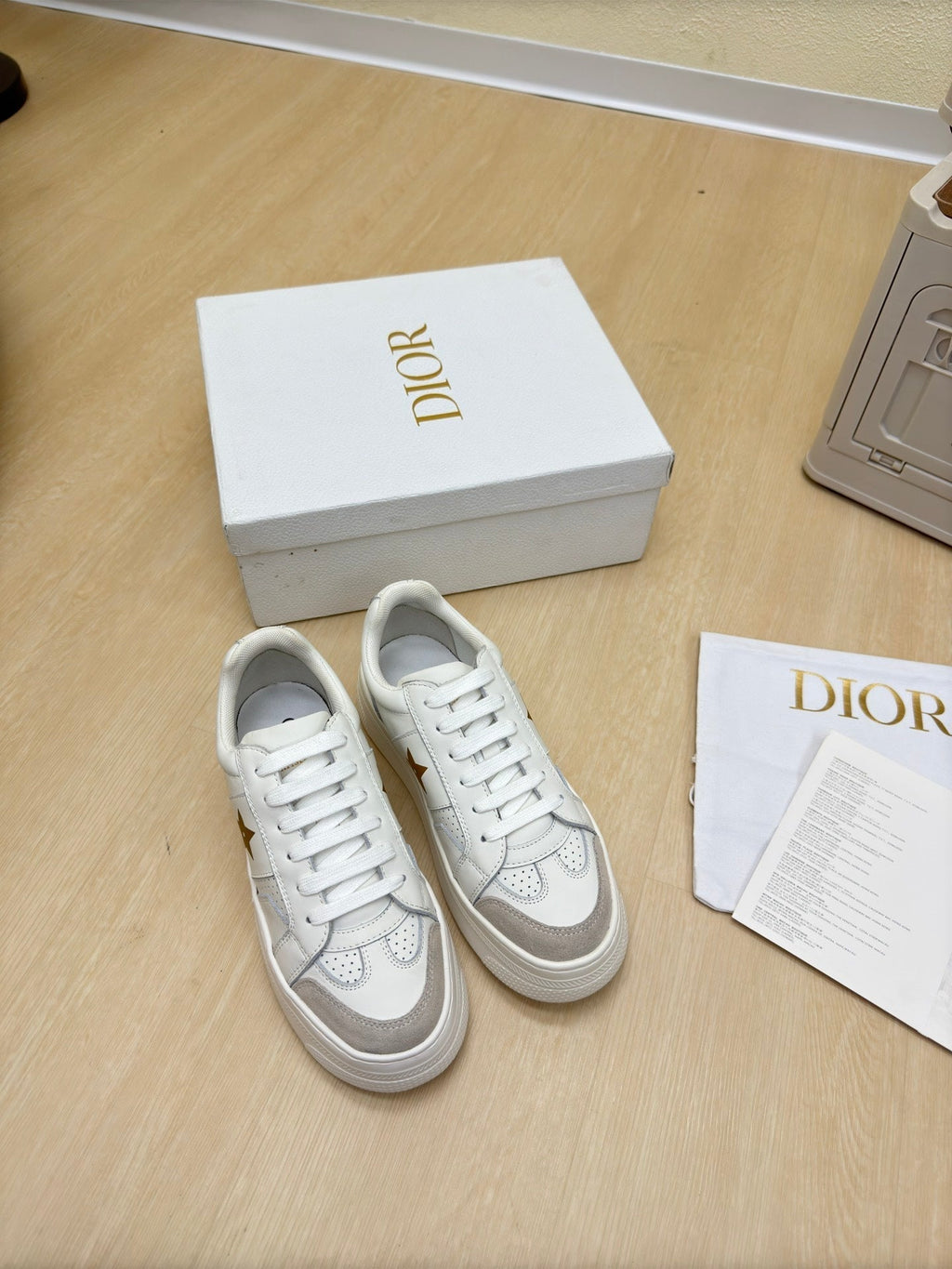 D-Sneakers