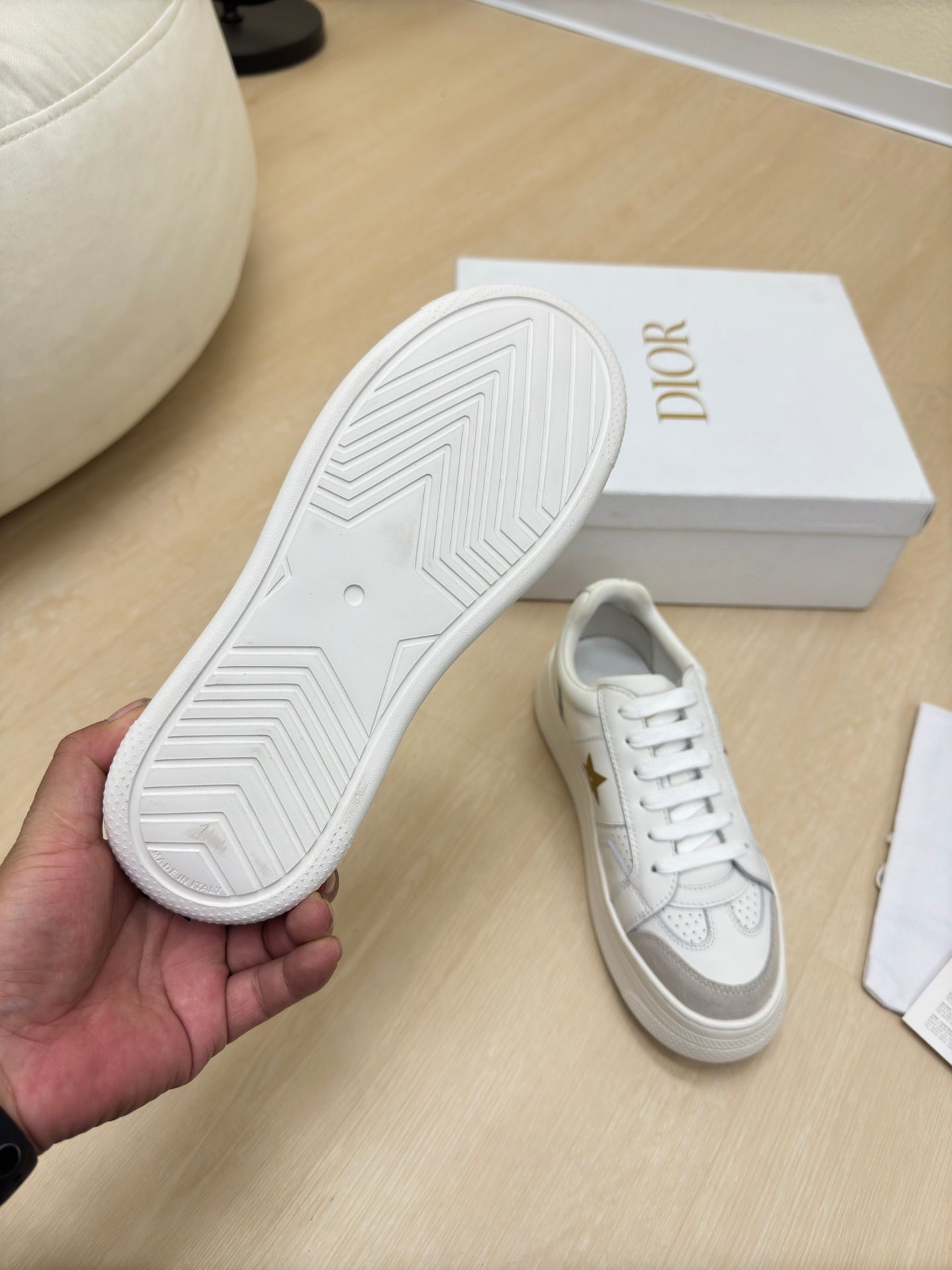D-Sneakers