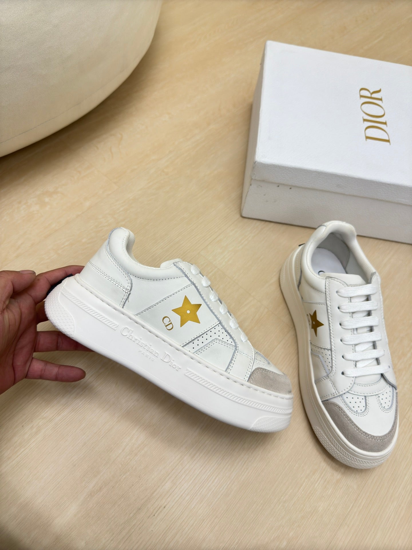 D-Sneakers