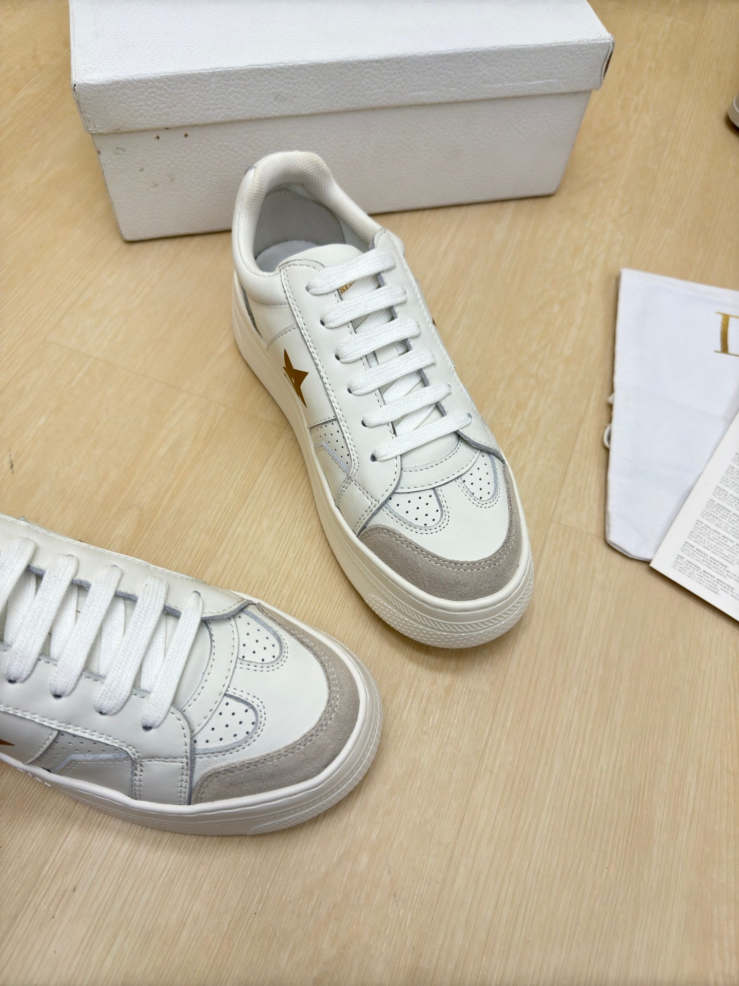D-Sneakers