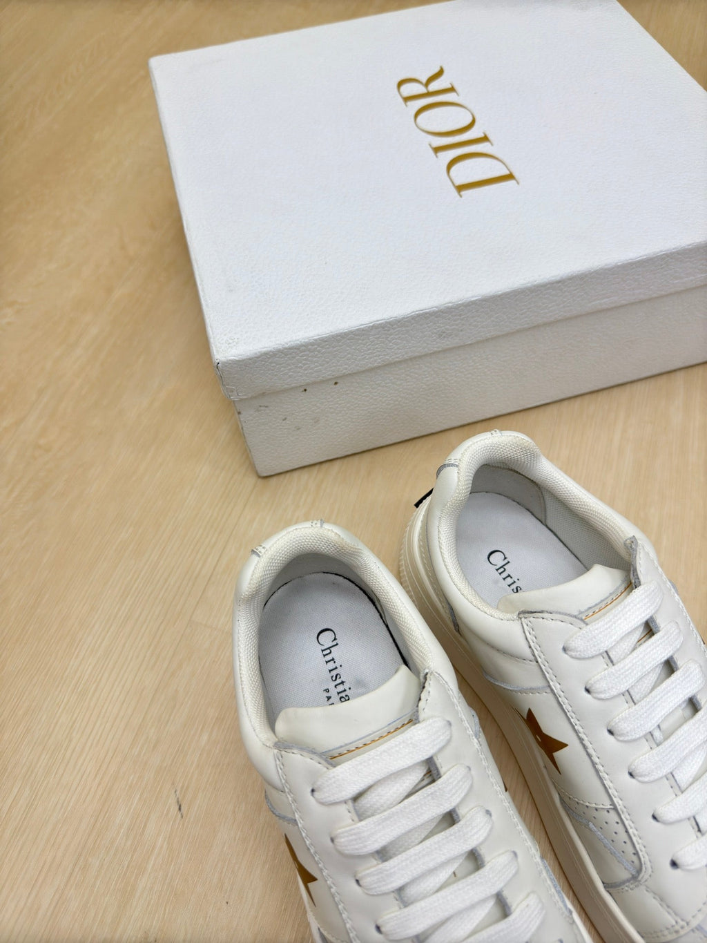 D-Sneakers