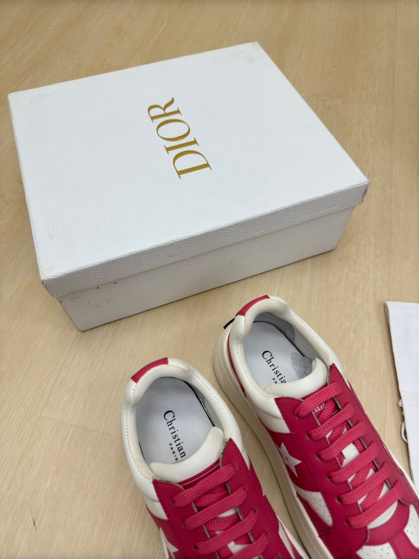 D-Sneakers