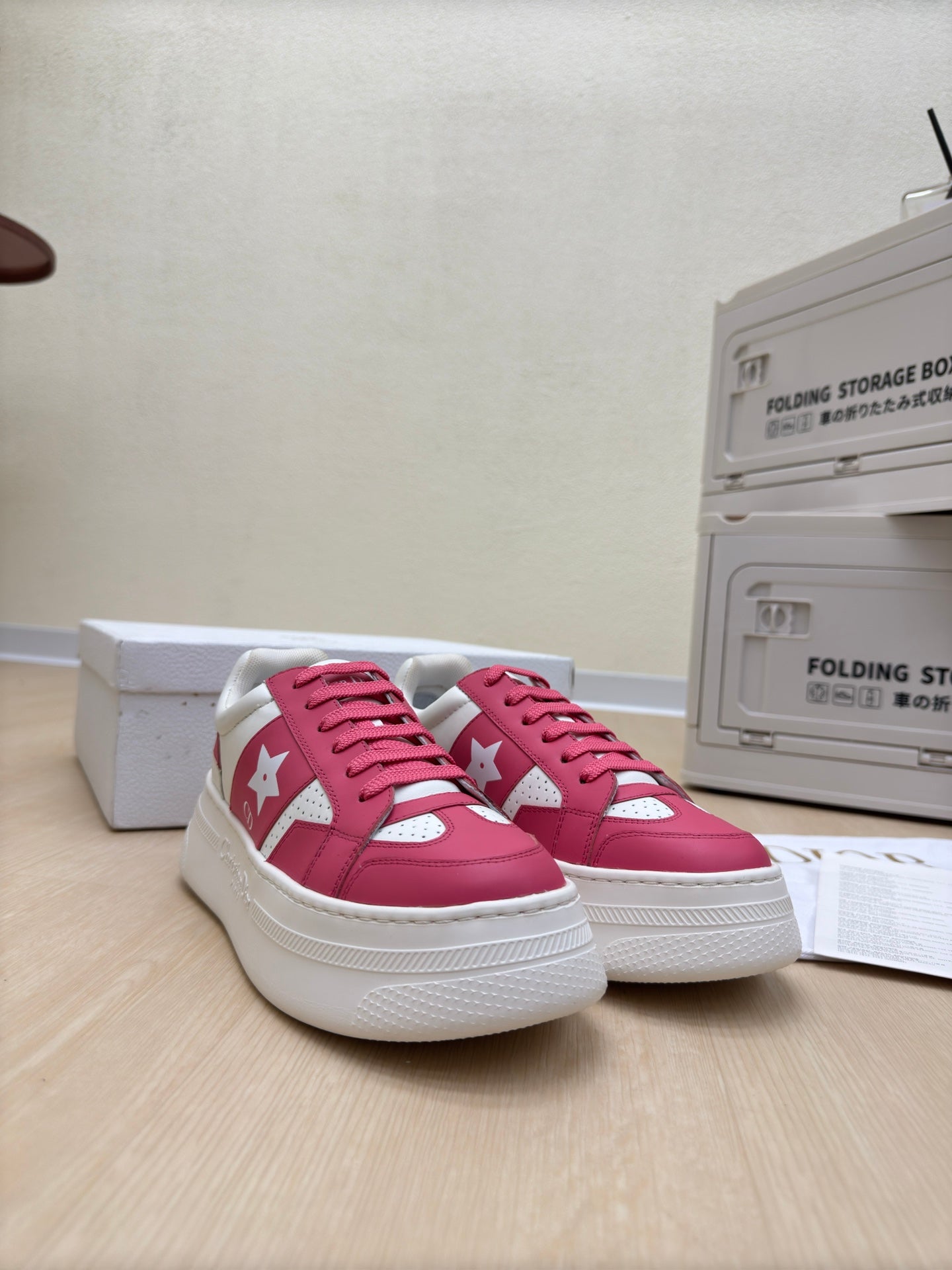 D-Sneakers