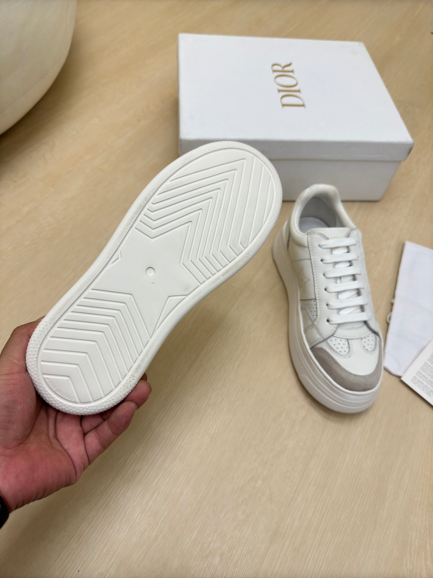 D-Sneakers