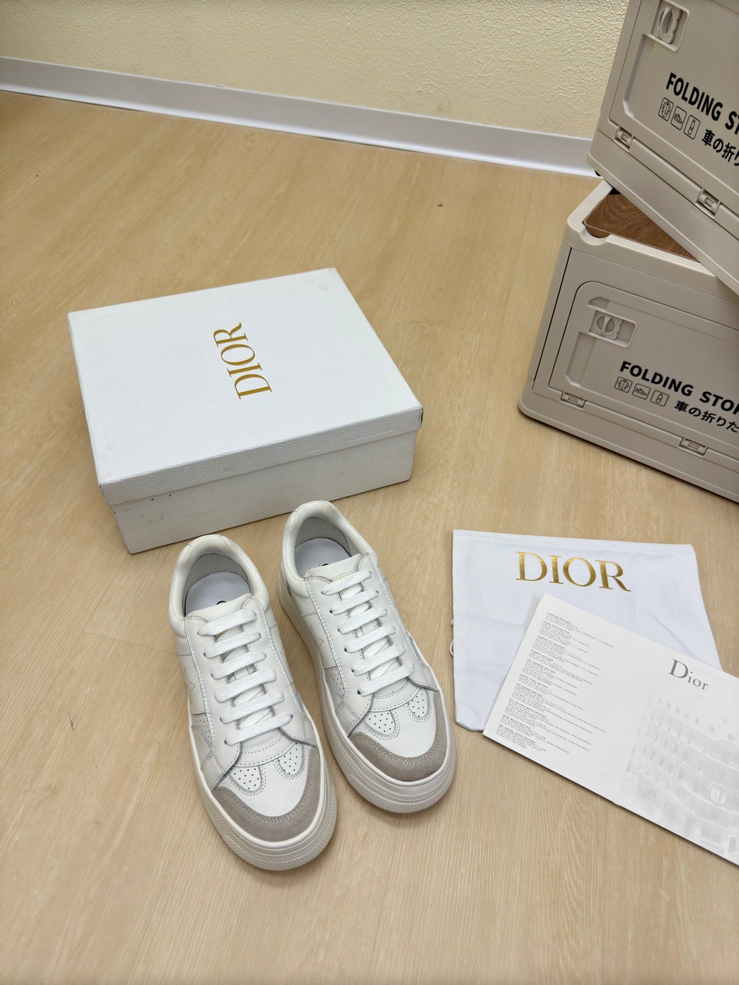 D-Sneakers