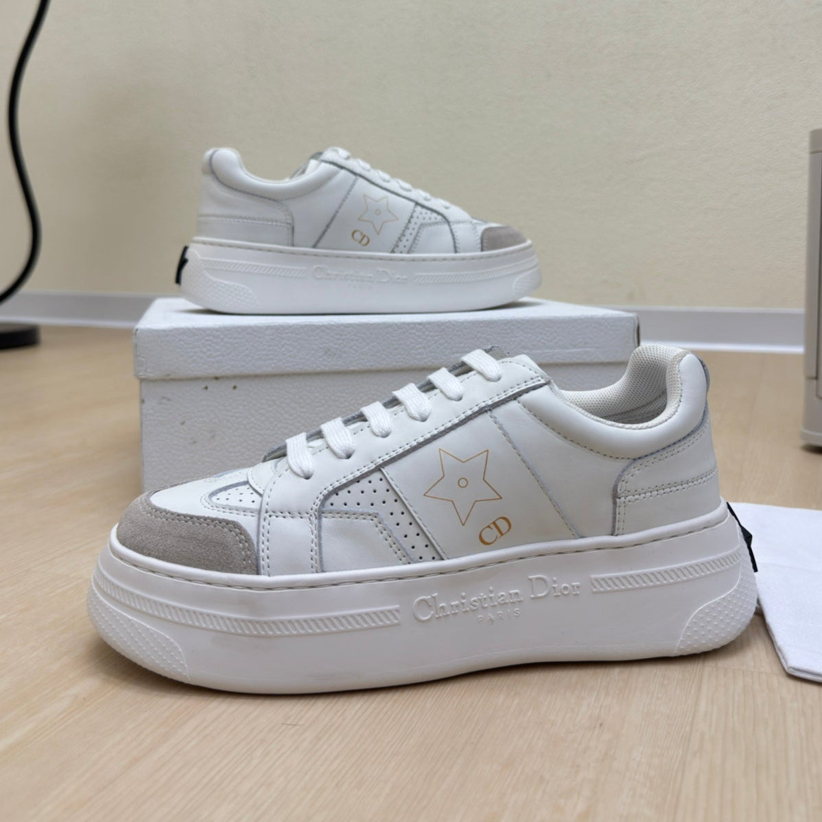 D-Sneakers