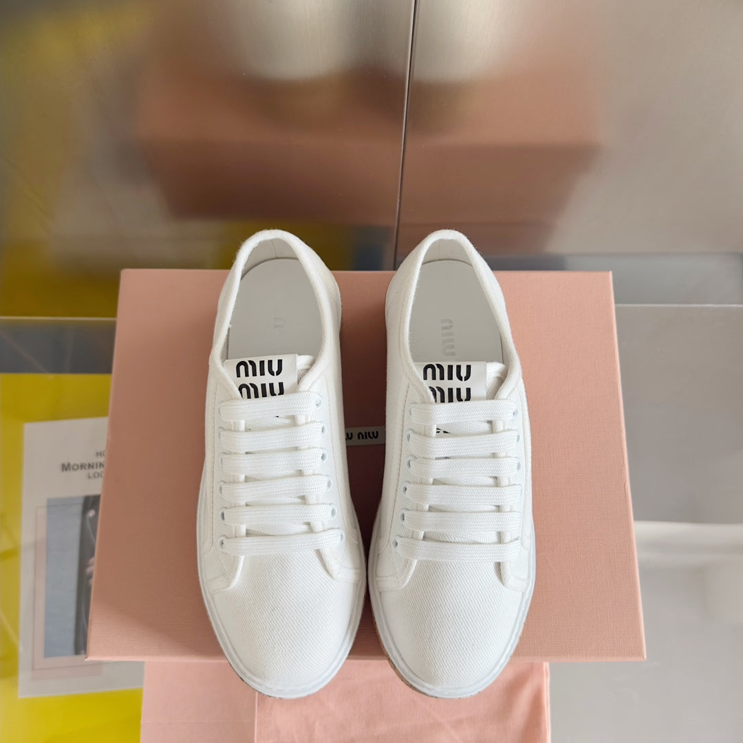 M-Sneakers