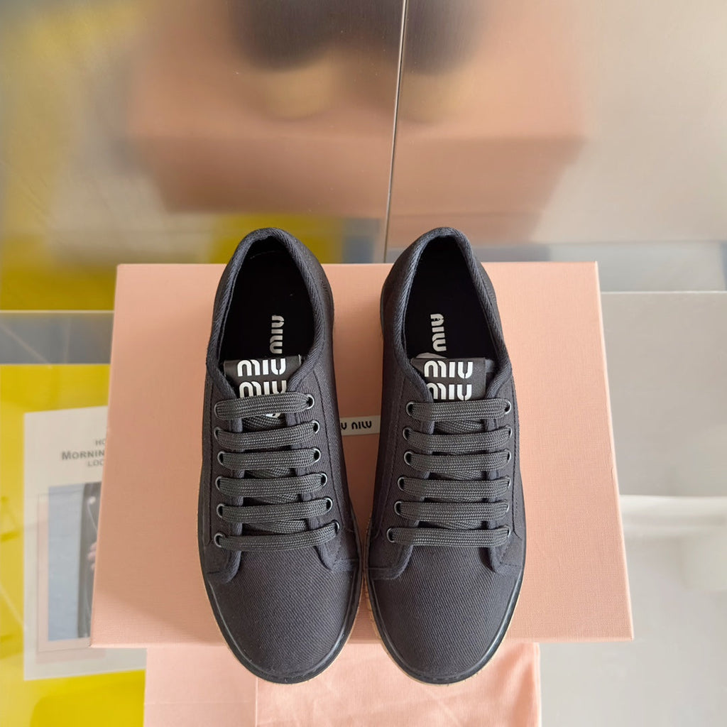 M-Sneakers