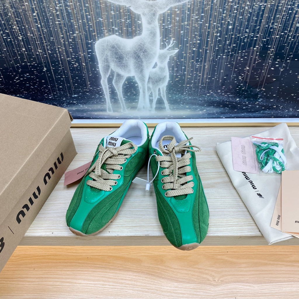 M-Sneakers