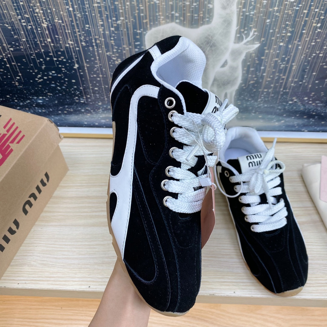 M-Sneakers