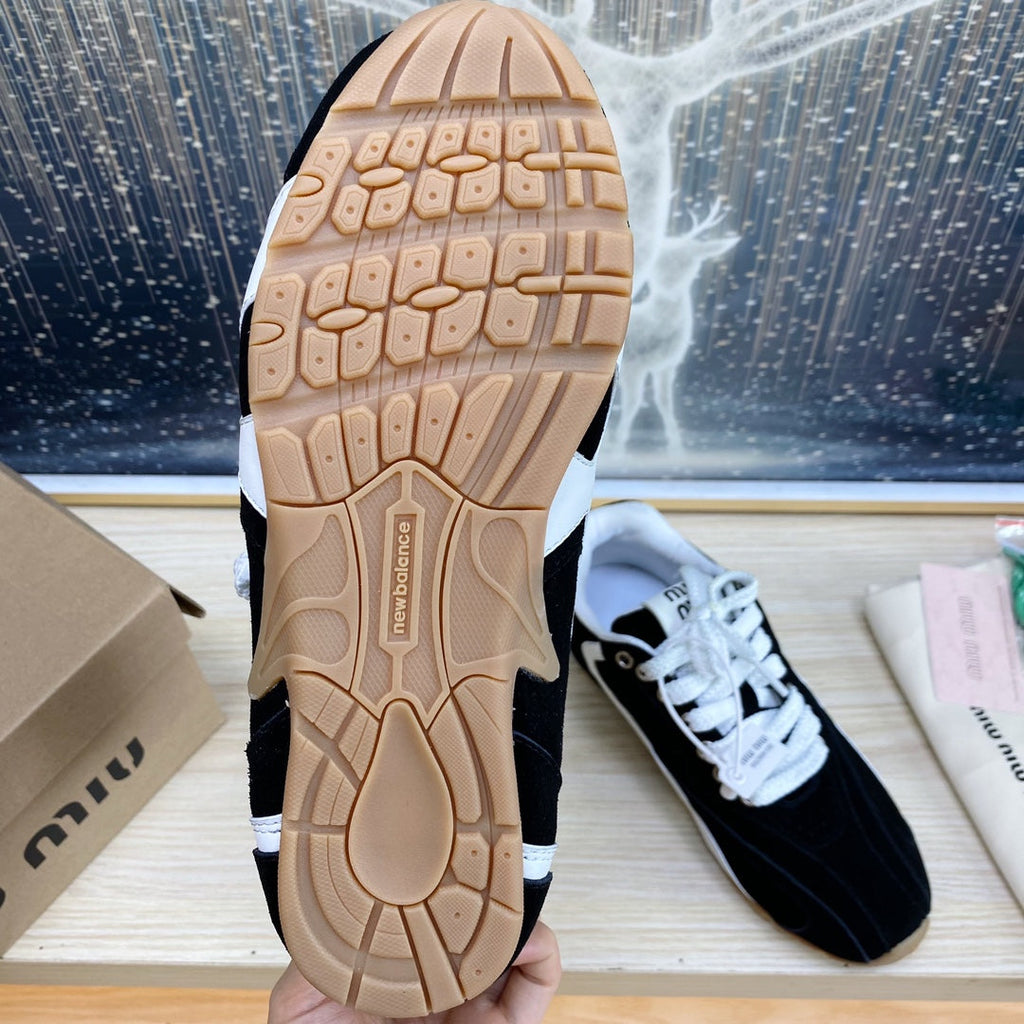 M-Sneakers