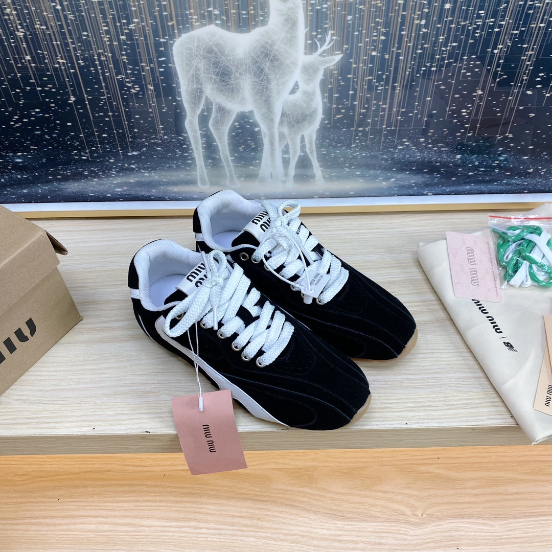 M-Sneakers