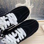 M-Sneakers
