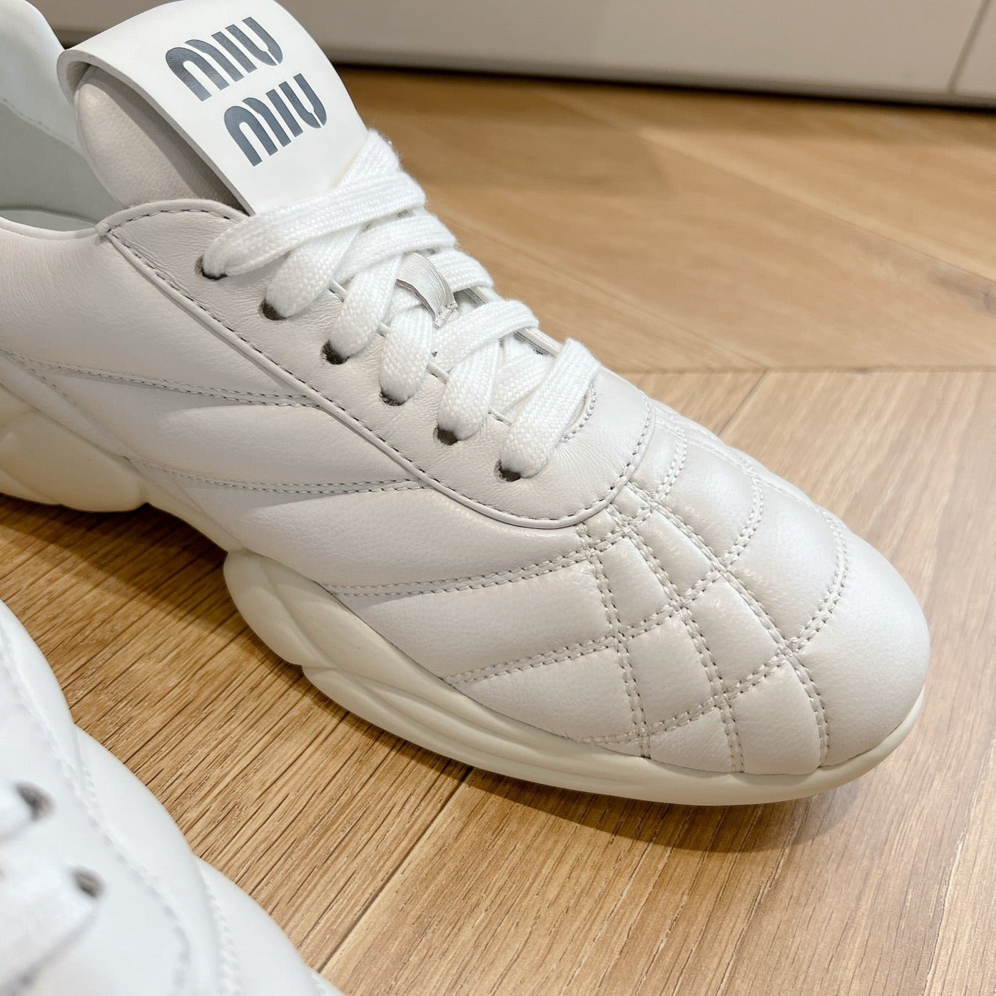 M-Sneakers
