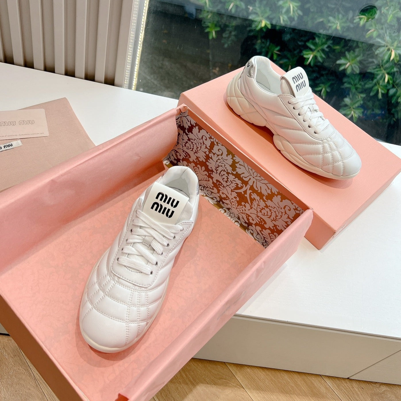 M-Sneakers