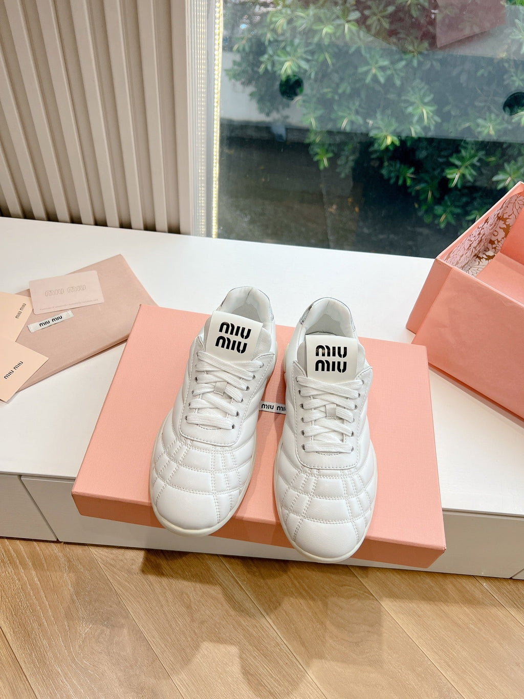 M-Sneakers