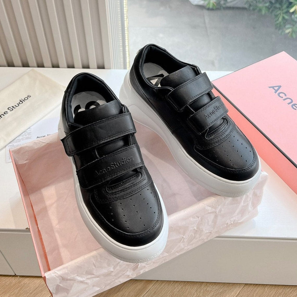 S-Sneakers