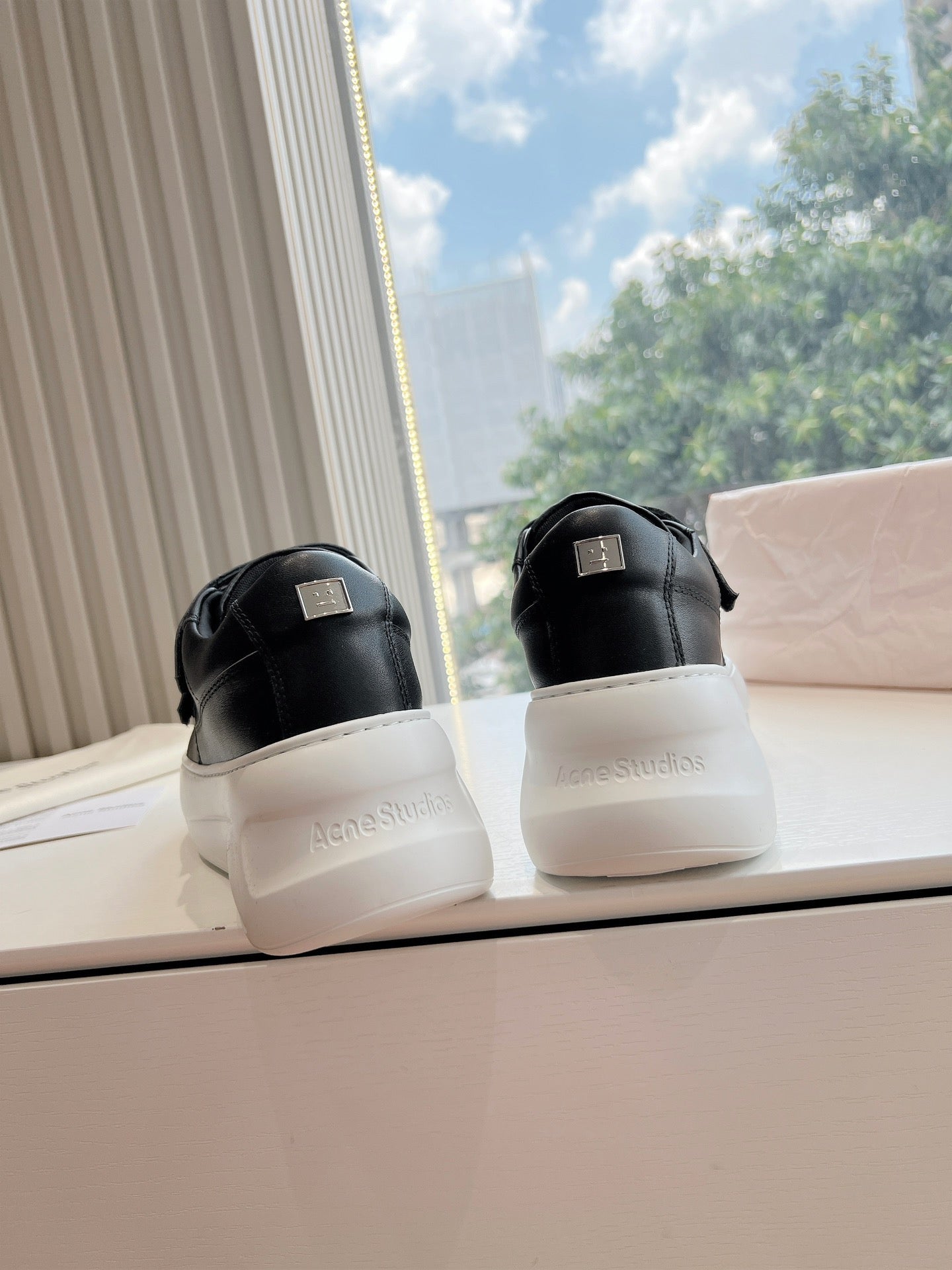 S-Sneakers